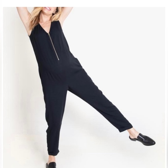 NWT Ingrid & Isabel Sleeveless Zip Front Maternity Jumpsuit - Picture 5 of 9